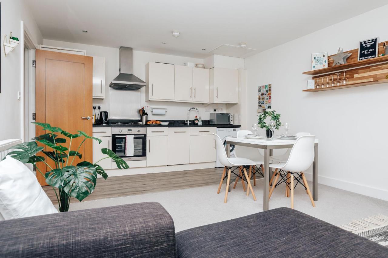 Central Modern Flat For 4-6 & Dedicated Parking Henley-on-Thames Екстер'єр фото