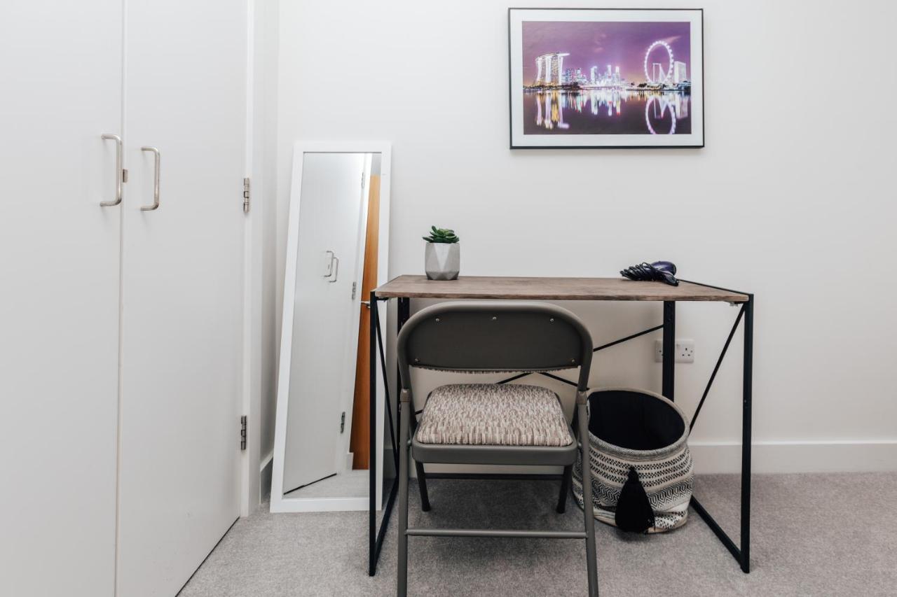 Central Modern Flat For 4-6 & Dedicated Parking Henley-on-Thames Екстер'єр фото