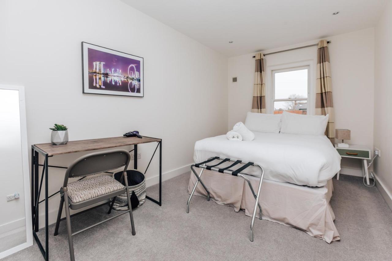 Central Modern Flat For 4-6 & Dedicated Parking Henley-on-Thames Екстер'єр фото