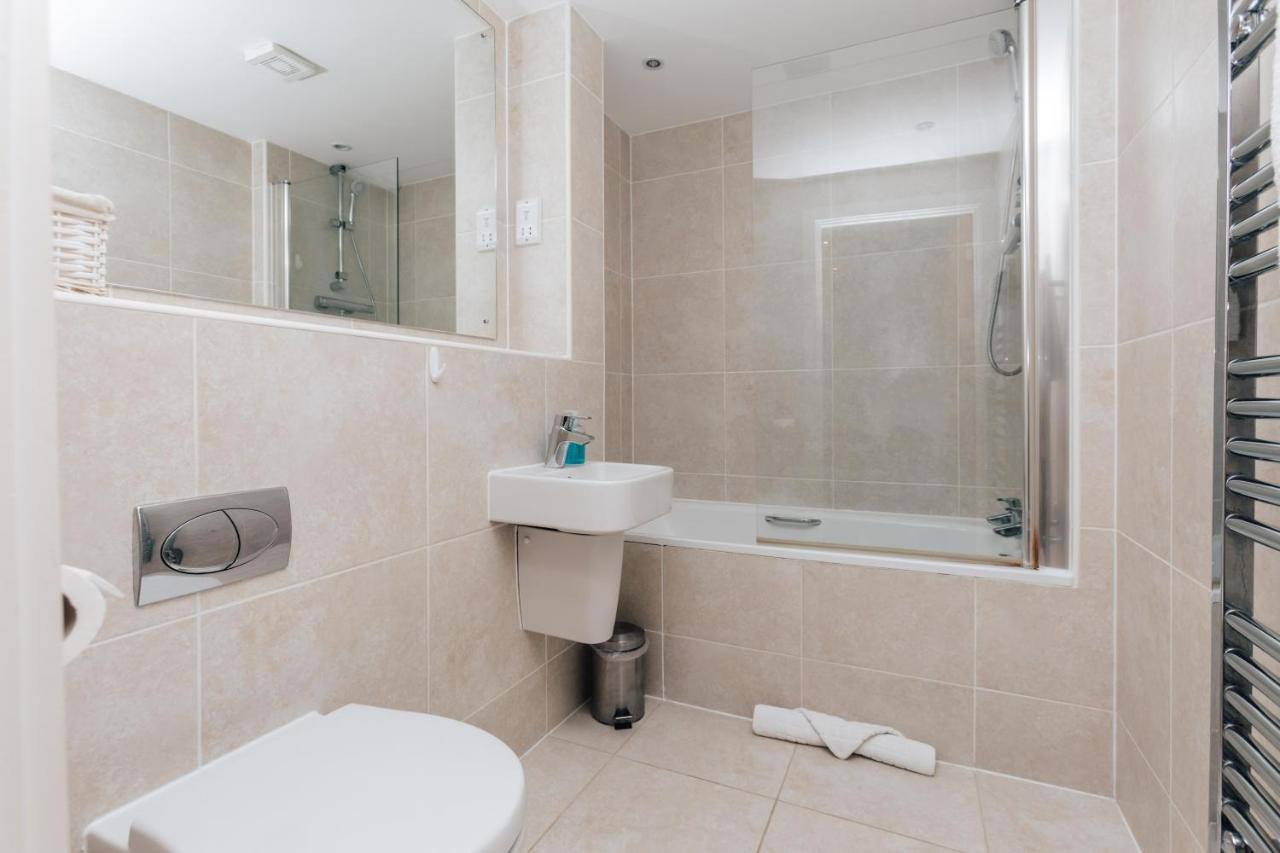 Central Modern Flat For 4-6 & Dedicated Parking Henley-on-Thames Екстер'єр фото