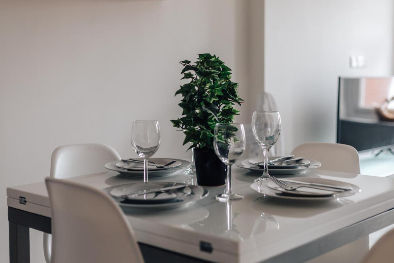 Central Modern Flat For 4-6 & Dedicated Parking Henley-on-Thames Екстер'єр фото