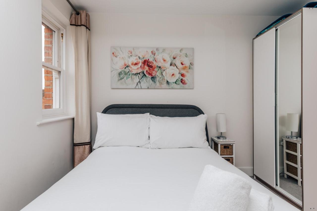 Central Modern Flat For 4-6 & Dedicated Parking Henley-on-Thames Екстер'єр фото