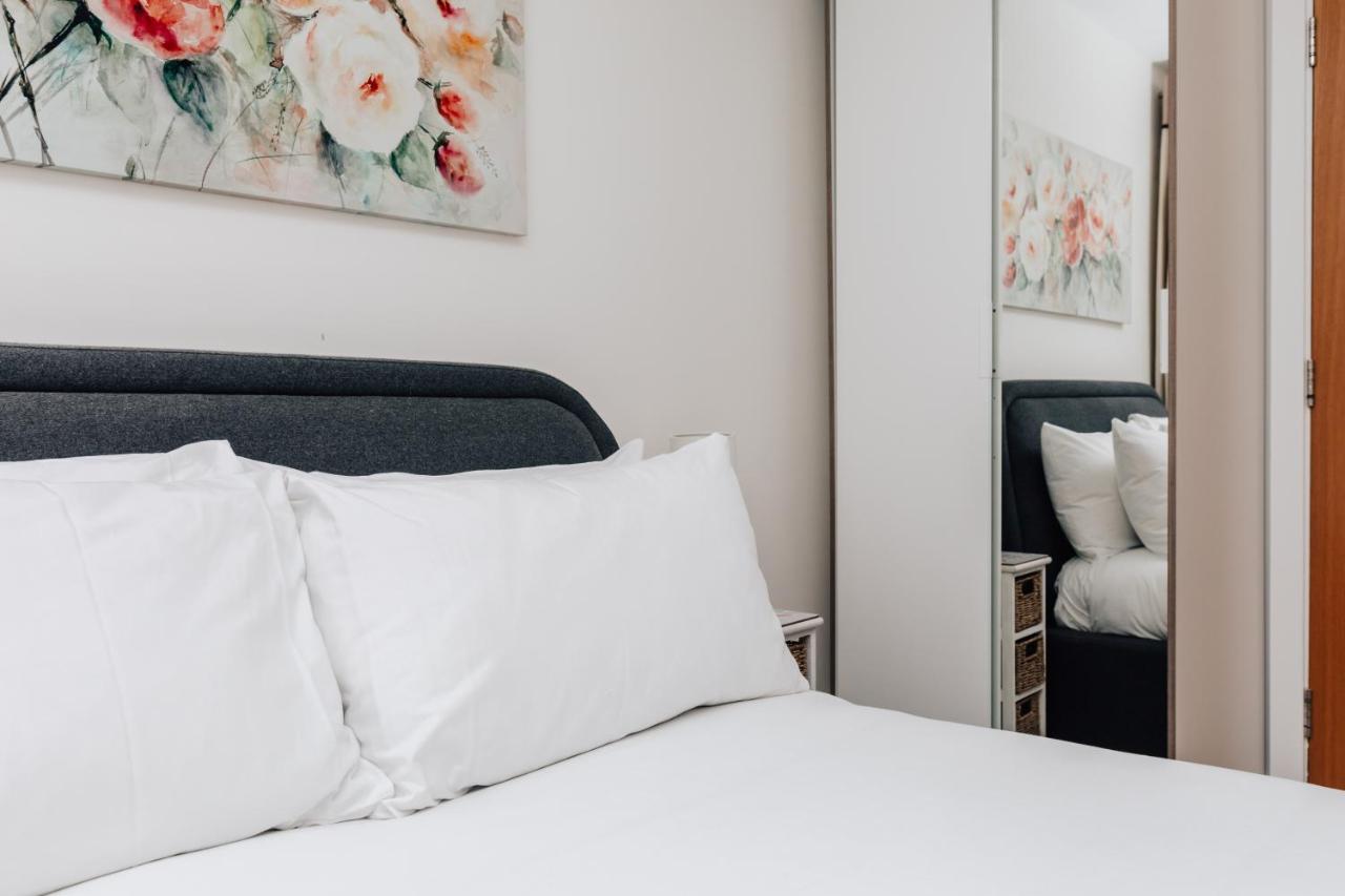 Central Modern Flat For 4-6 & Dedicated Parking Henley-on-Thames Екстер'єр фото