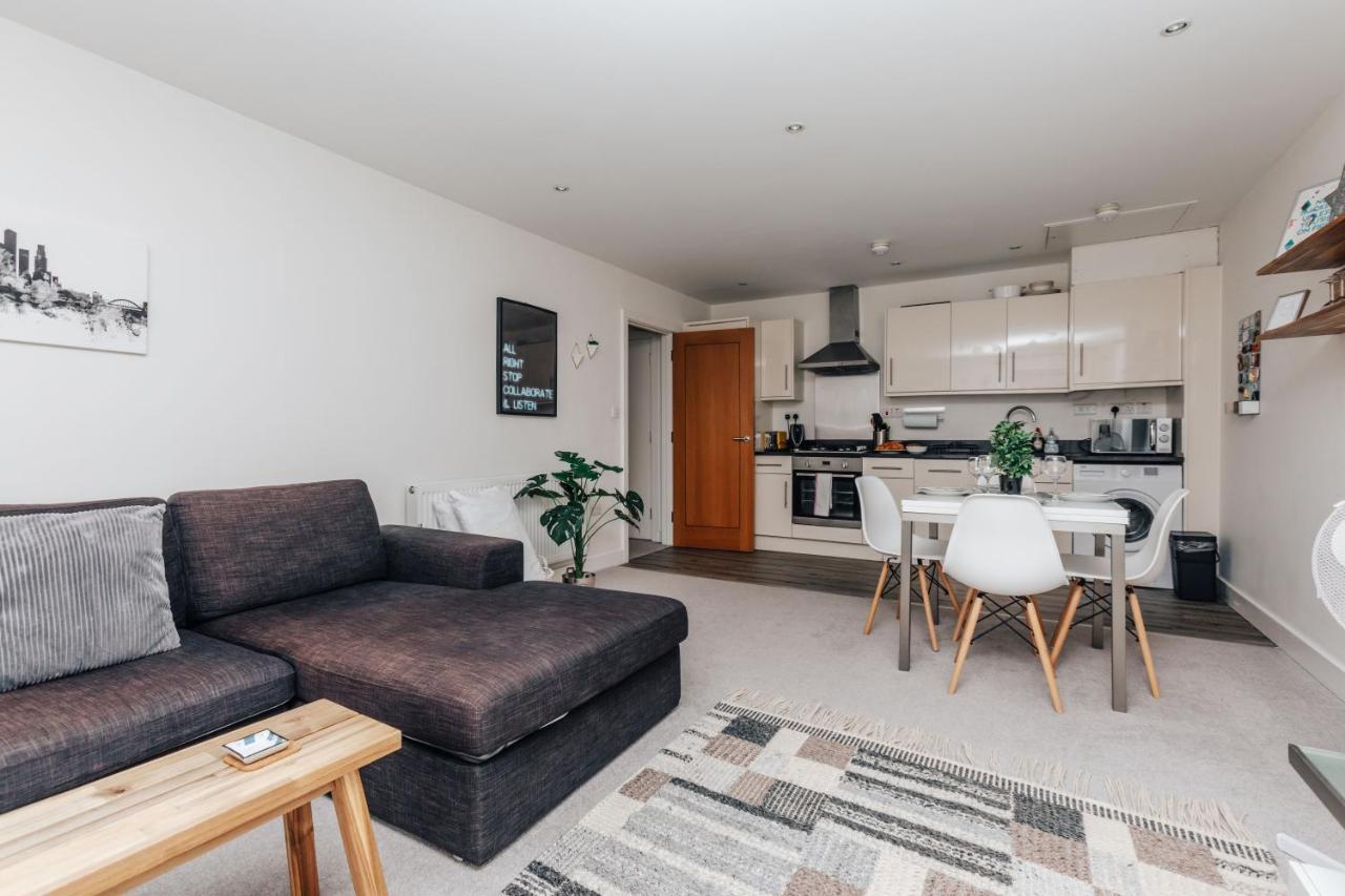 Central Modern Flat For 4-6 & Dedicated Parking Henley-on-Thames Екстер'єр фото