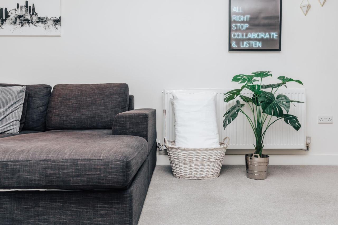 Central Modern Flat For 4-6 & Dedicated Parking Henley-on-Thames Екстер'єр фото