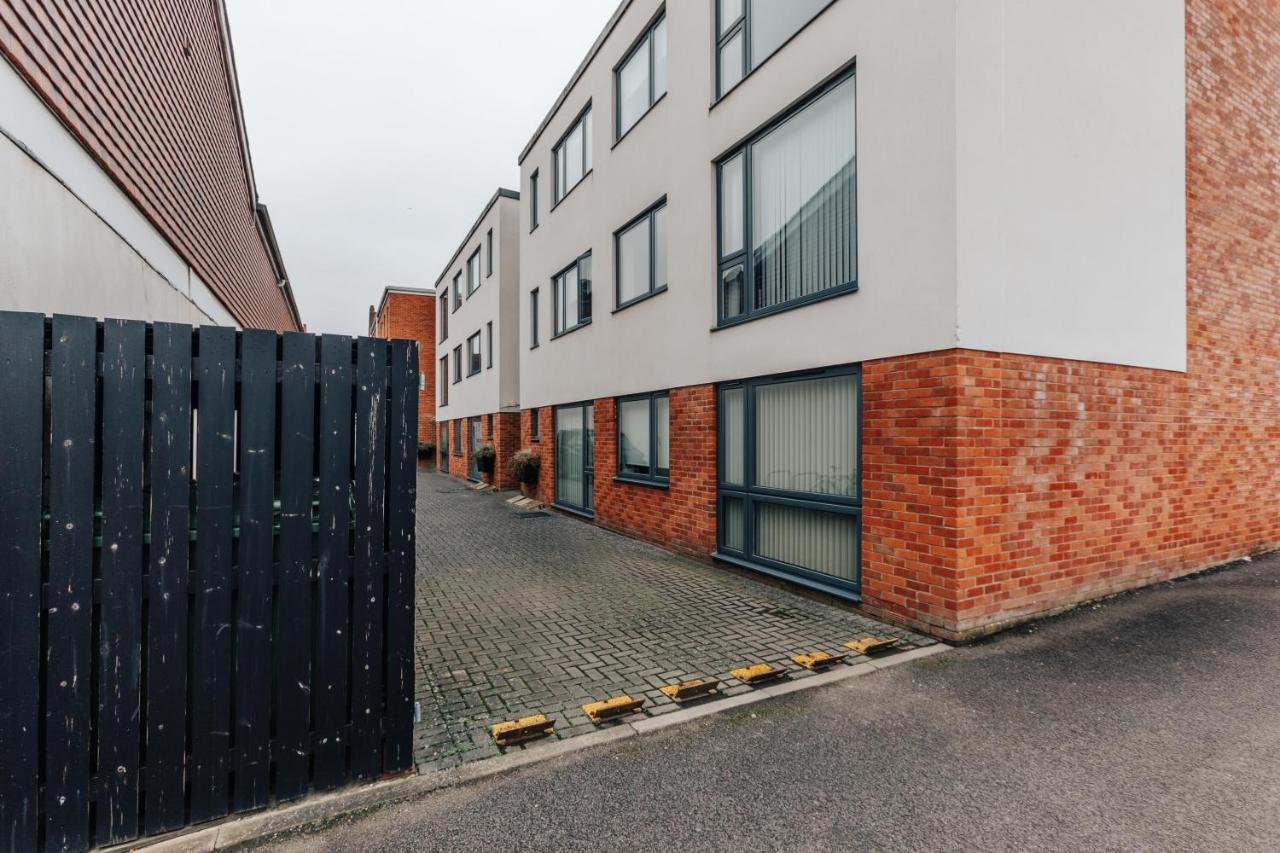 Central Modern Flat For 4-6 & Dedicated Parking Henley-on-Thames Екстер'єр фото
