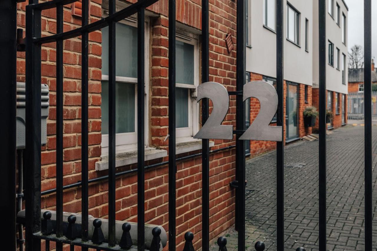 Central Modern Flat For 4-6 & Dedicated Parking Henley-on-Thames Екстер'єр фото