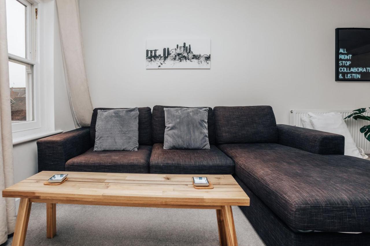 Central Modern Flat For 4-6 & Dedicated Parking Henley-on-Thames Екстер'єр фото