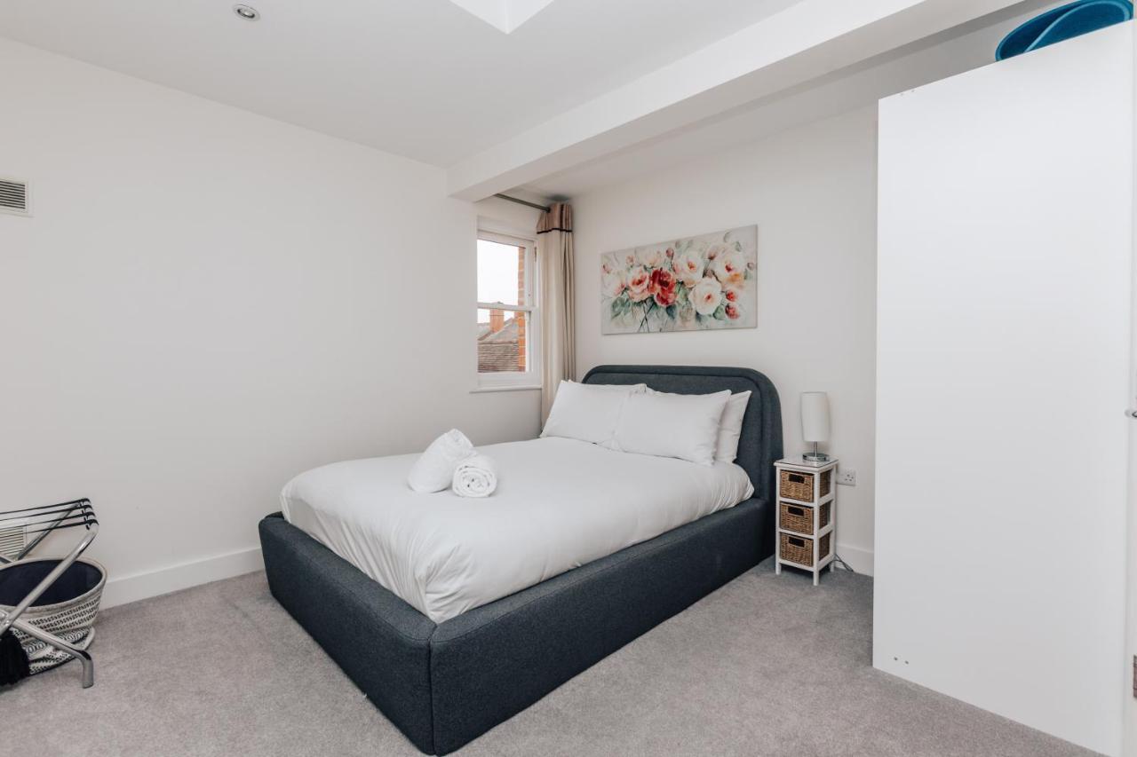 Central Modern Flat For 4-6 & Dedicated Parking Henley-on-Thames Екстер'єр фото